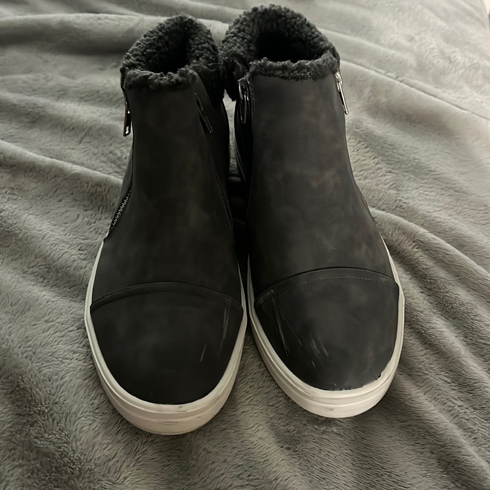 Gray bootie tennis shoes